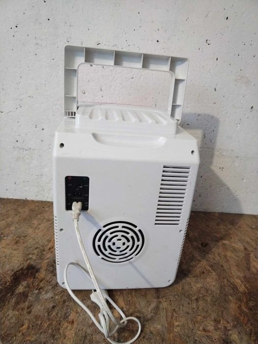 Мини хладилник COOLER BOX
с обем 8 литра / Cold 55W /Hot 45W
ниска кон