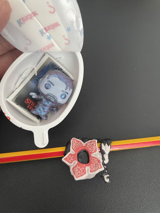 Киндер очень странные дела