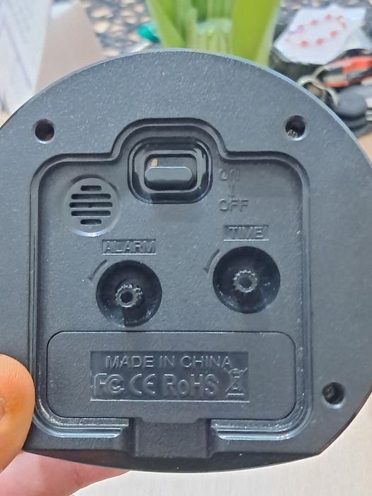 Настолен часовник Eachui - Кварцов, безшумен, с осветление