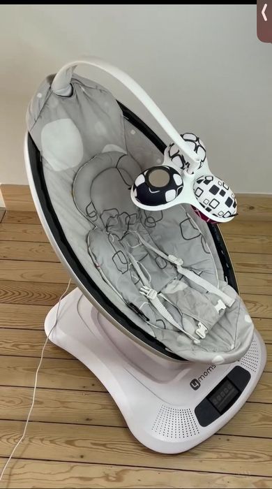 Leagăn electric cu mai multe viteze.