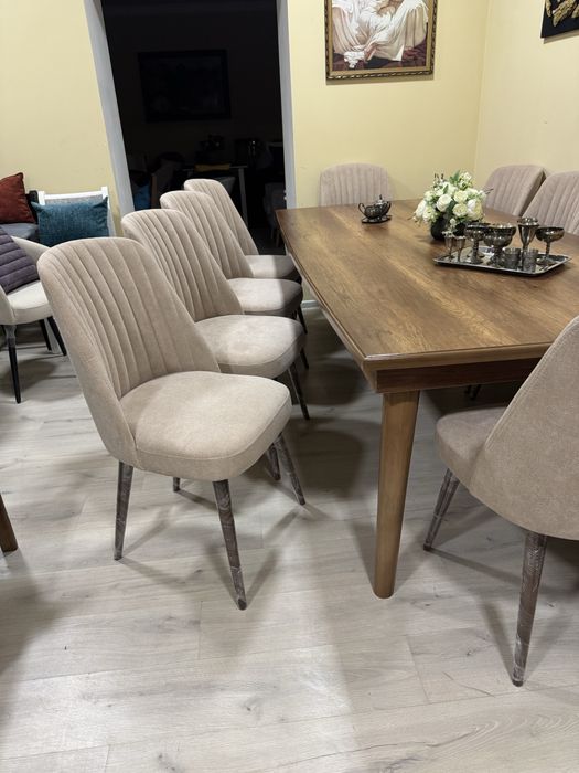 Большой обеденный стол на 12 персон + 12 мягких стульев