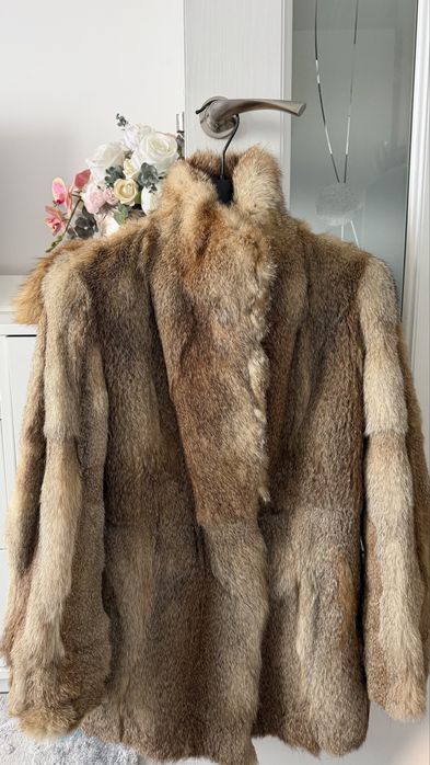 Set haina blana si caciula vulpe