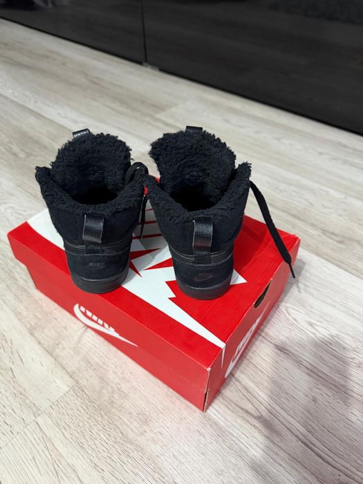 Ghete Nike court borough, marime 33