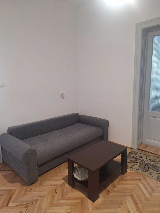 Închiriez casă/vila in Gruia ,zona 7 strazi
