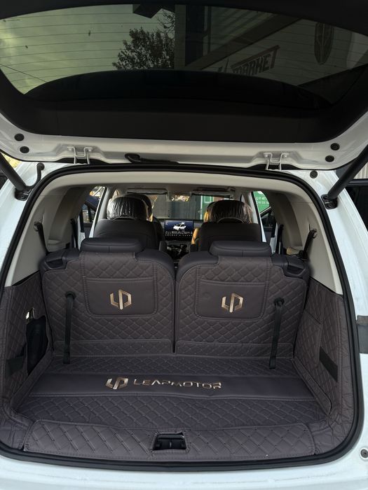 Leapmotor C-16 POLIK