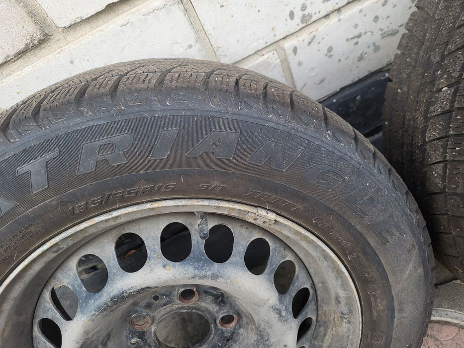 Продам зимние шины  почти новые