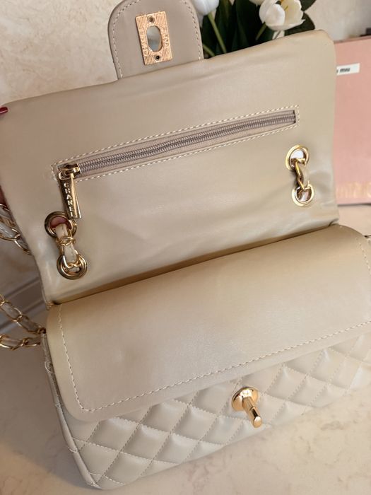 Дамска чанта Chanel Classic среден размер бежова