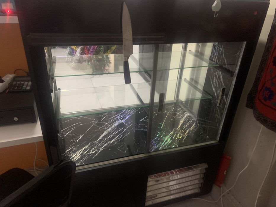 Стеллаж, витринный холодильник, диван и прочее