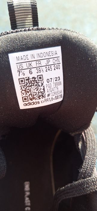 Adidasi negri Adidas marimea 39.5