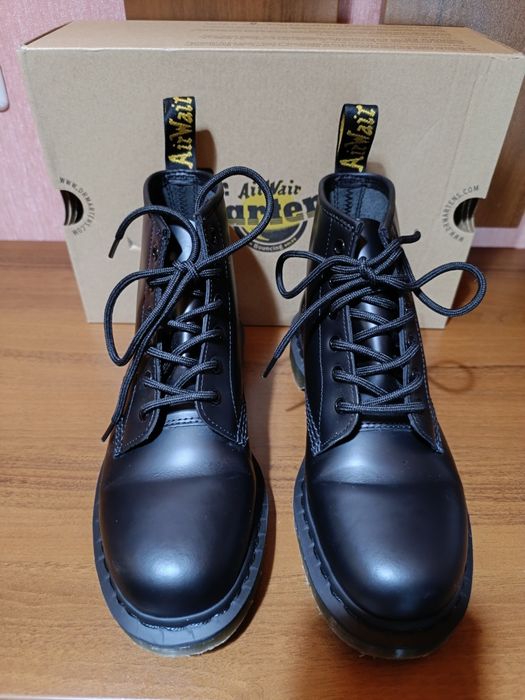 Черни кубинки Dr. Martens