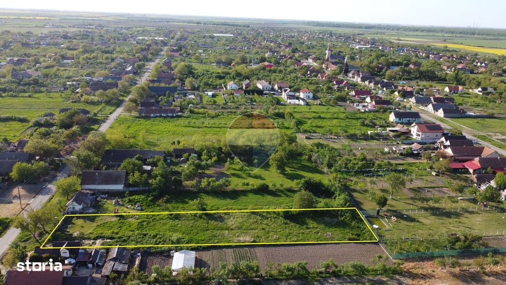 Teren intravilan 1.956 mp în Pădureni - utilități, asfalt, vatra satul