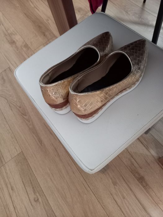 Pantofi cu talpa de spumă nr 36