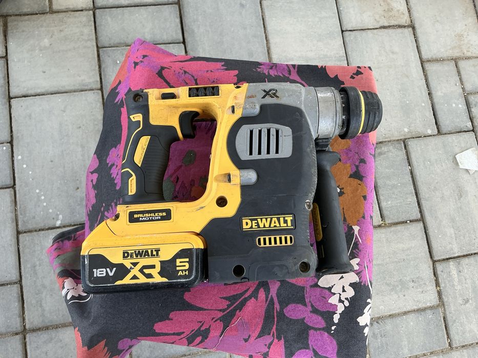 Vind dewalt  2024 DCH273 cu acum 5 ah