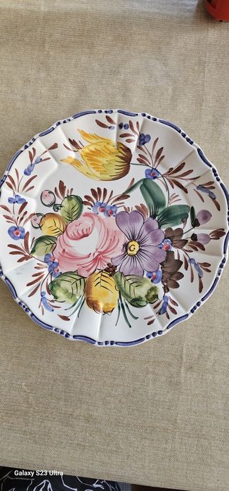 Чиния за закачане на стена