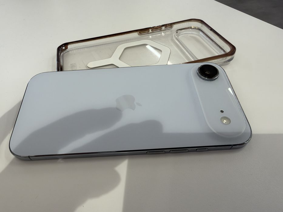 iPhone 17 air, in stare perfecta, 256 GB