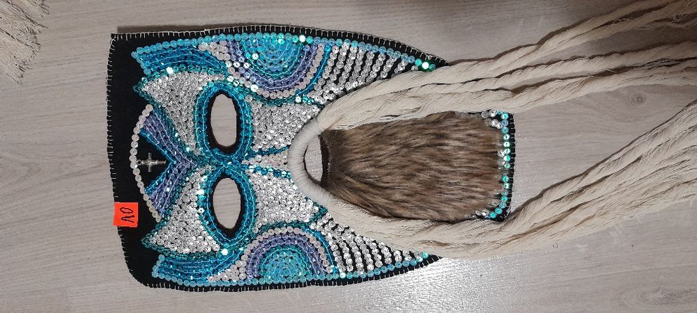 Кукерски маски с пайети