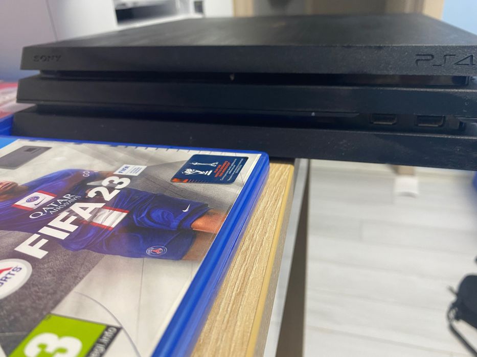 Playstation 4 Pro 1TB 7 Games