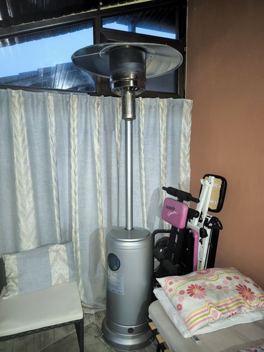 Vând încălzitor de terasă tip para pe gaz