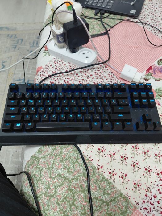 Монитор LG Ultragear + клавиатура Razer