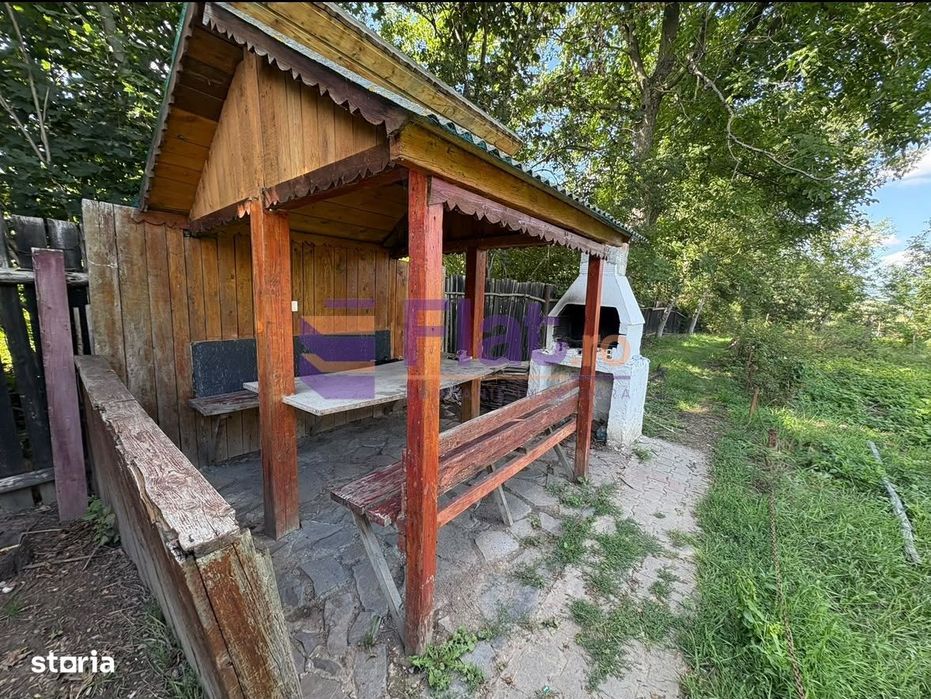 Casă cu teren de 1.651 mp și ieșire la lac Feldioara Pod mansardabil