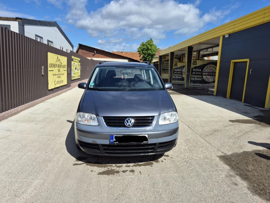 VOLKSWAGEN Touran