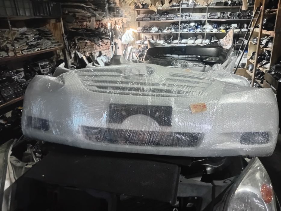 Передний бампер Toyota Camry 40