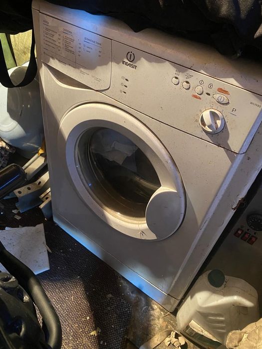 Стиральная машина Indezit.