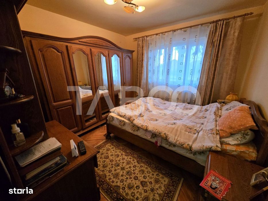 Apartament 3 camere decomandat 72 mpu 2 bai pivnita Vasile Aaron Sibiu