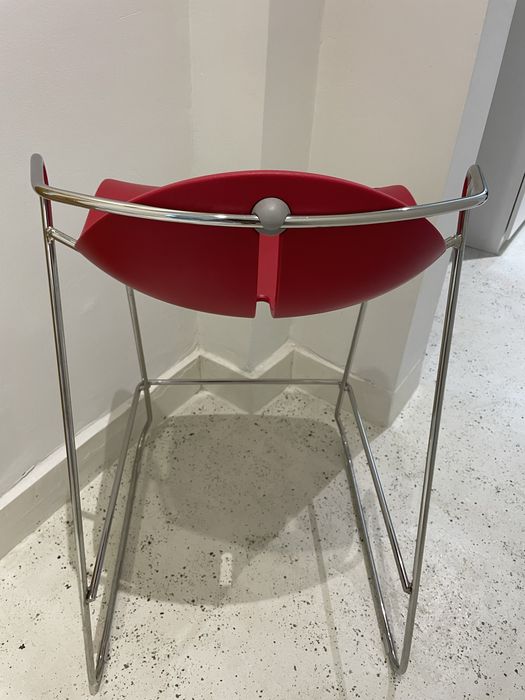 Висок дизайнерски стол