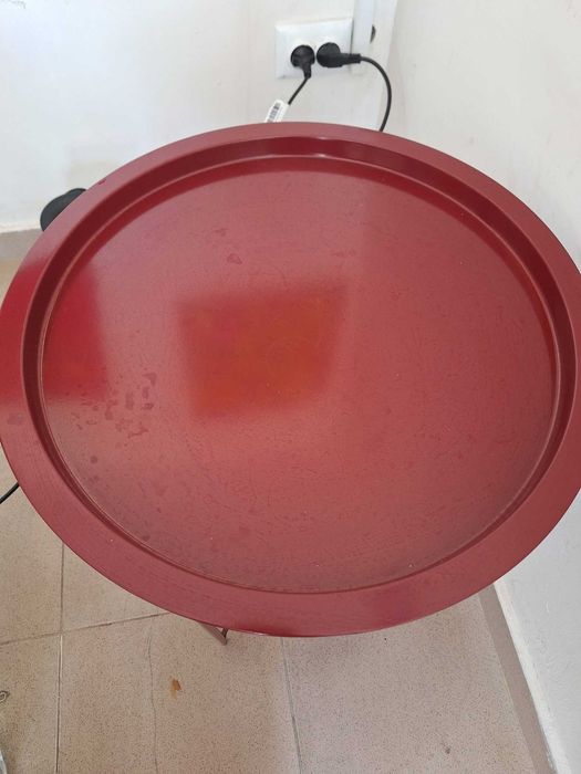 Желязна масичка за кафе ,почти нова ,без забележки ,20 евро