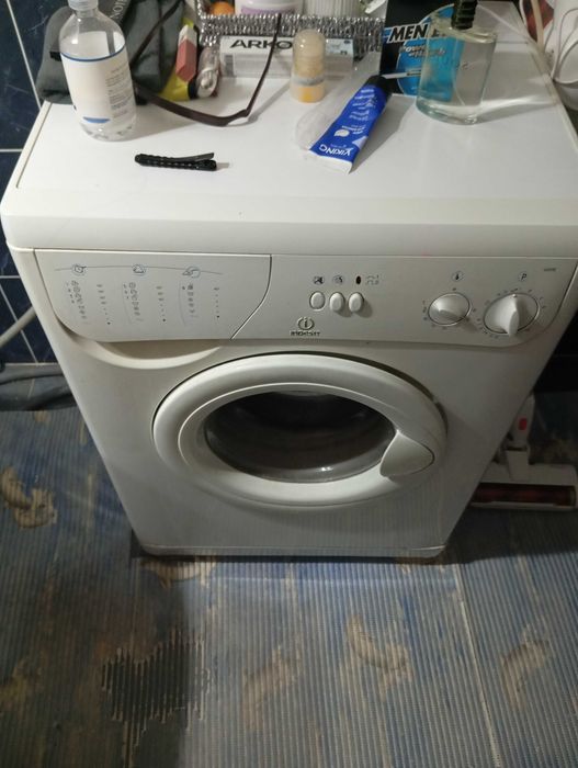 Стиральный машина INDESIT сотилади б/у