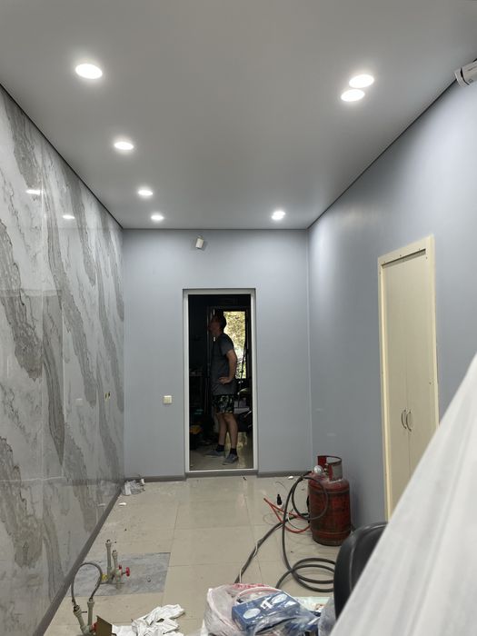 Натяжные потолки  .