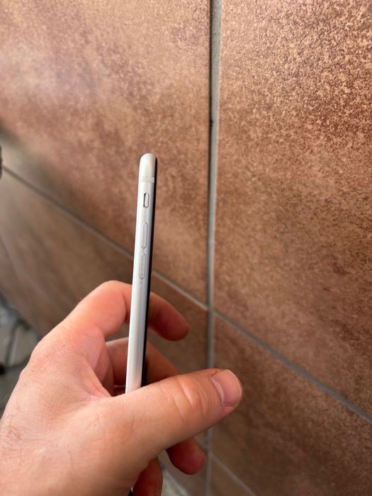 iPhone SE 2020 – Отлично състояние | Първи собственик