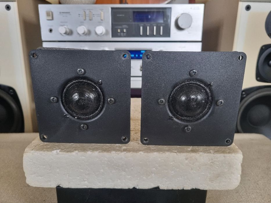 Set Difuzoare Medii Grundig. 7 ohms, 40 watts, 11x11 cm. Impecabile.