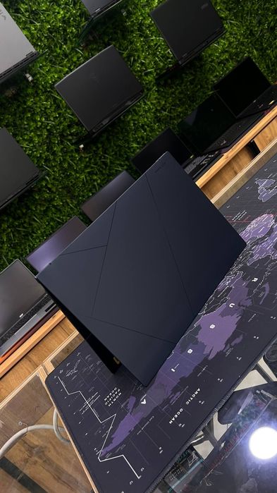 Asus Zenbook 14  ultra 9