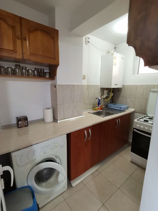 Inchiriez apartament cu 2 camere  in Bascov la curte