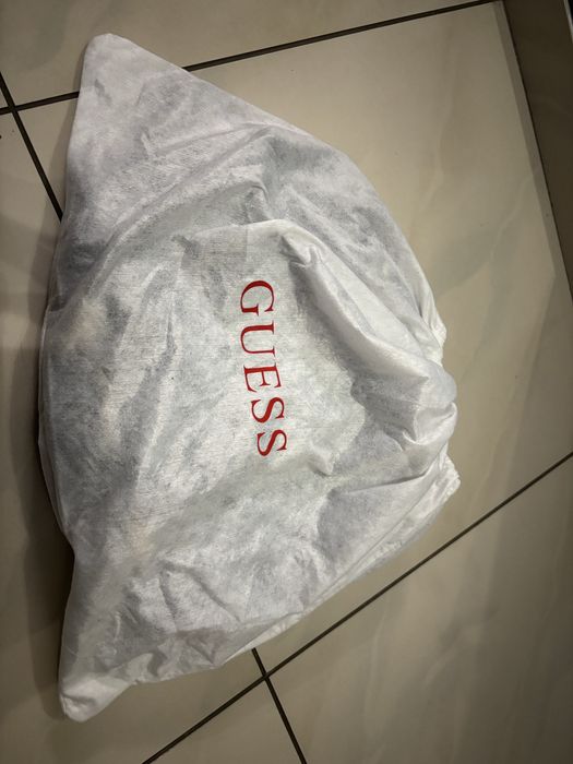 Чисто нова раница guess оригинална