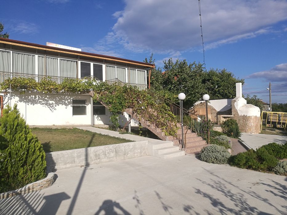 Дава се под наем Заведение в Бяла - 250 кв.м за 510 € - Снимка #5