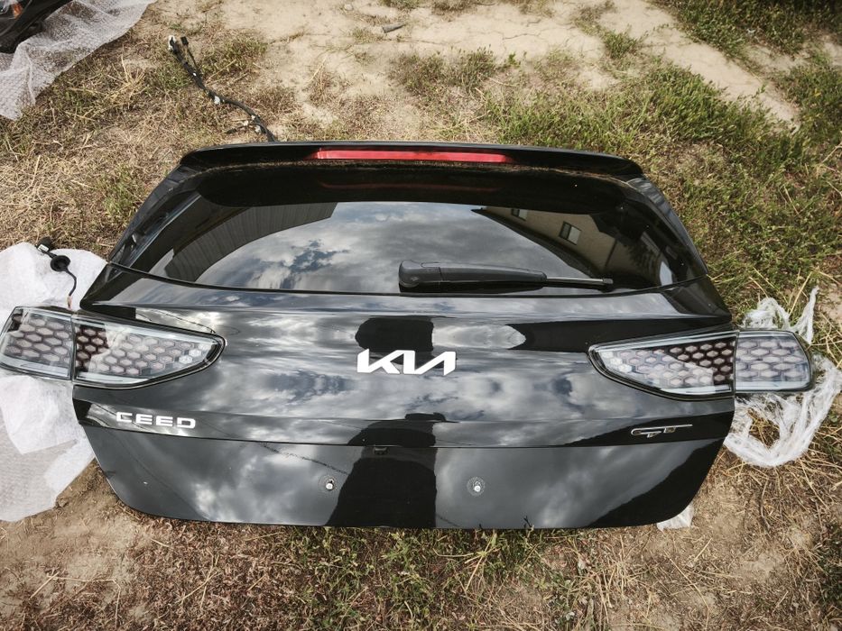 Крышка багажника задняя дверь 73700J7020 киа сид kia ceed 73700J7010