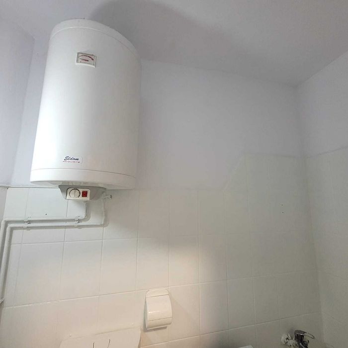 Vând cameră de camin zona Tractorul