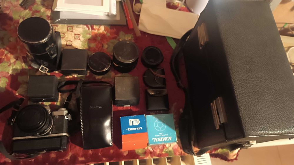 Kit complet foto pe film Fujica AX-3 (cu Motor Drive, 2 Obiective, Bliț și Accesorii)