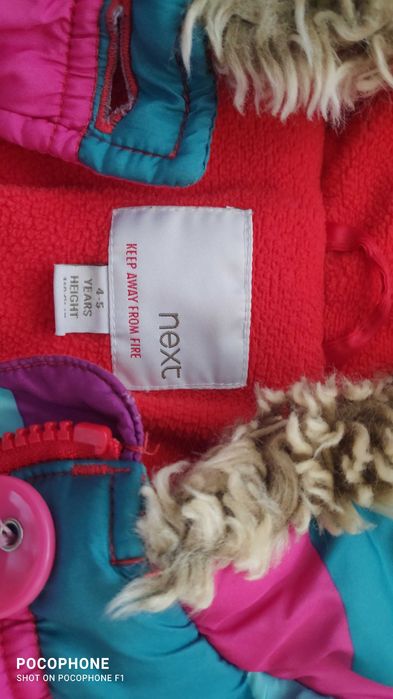 Пролетно яке с качулка момиче