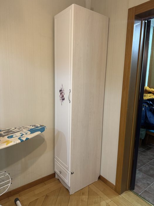 Шкаф-пенал продается