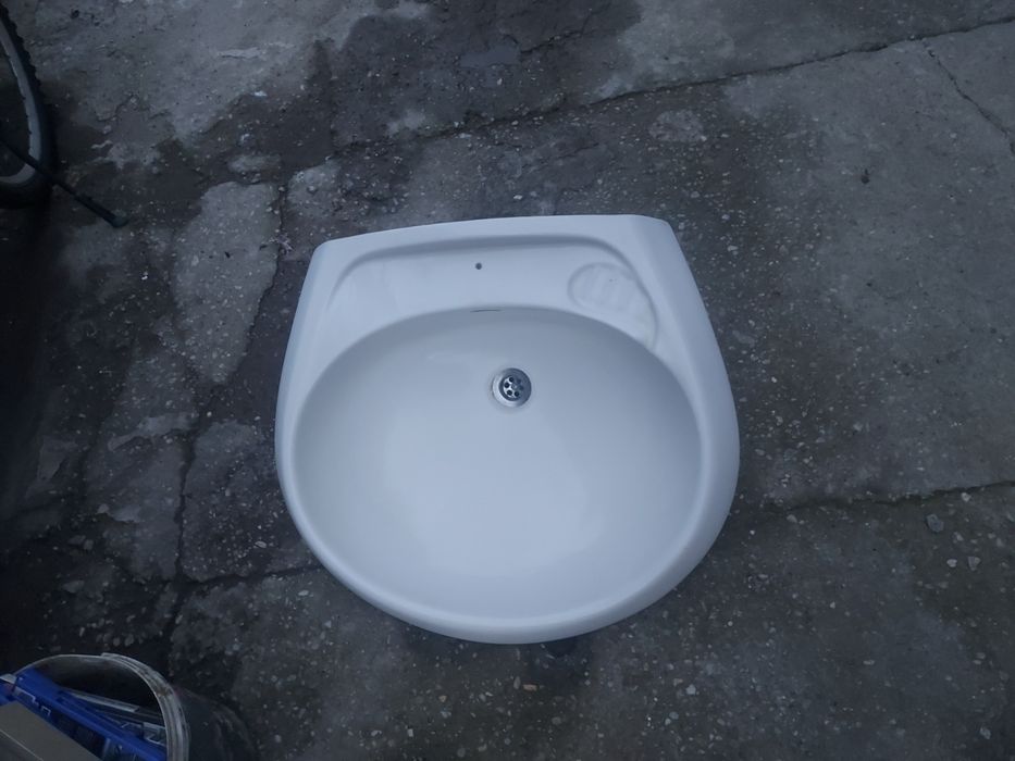 Chiuvete din ceramică pentru baie