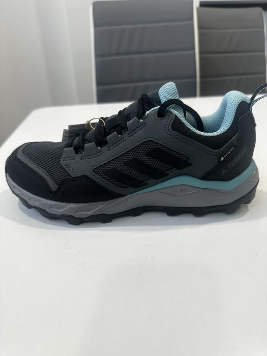 Adidas TERREX чисто нови 24.5 см. стелка