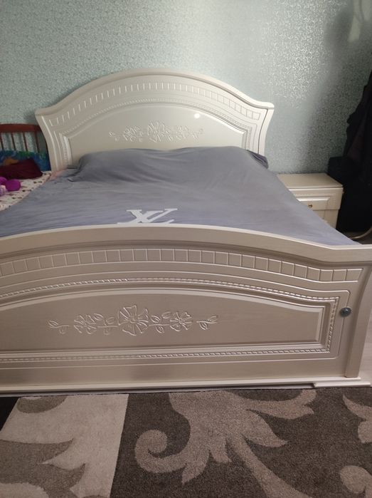 Продам спальный гарнитур