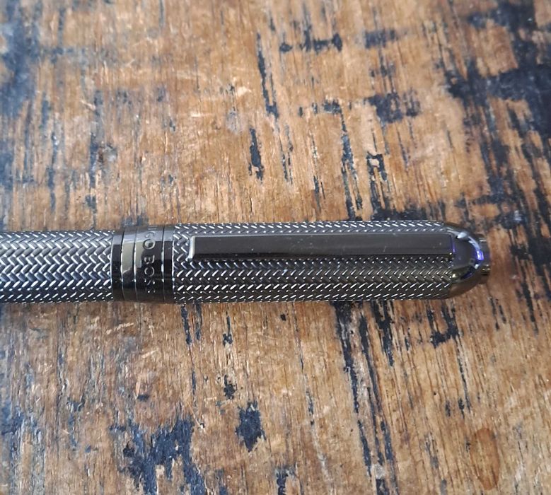 химикалка HUGO BOSS Gun метал с шарки тип рибена кост