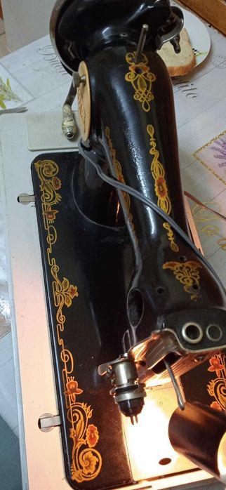 Masina de cusut veche tip URSS