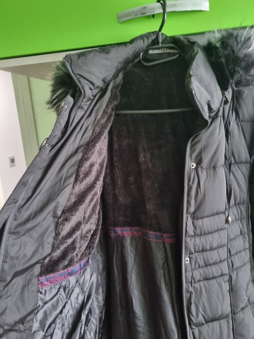 Ново зимно яке с еко пух на качулката