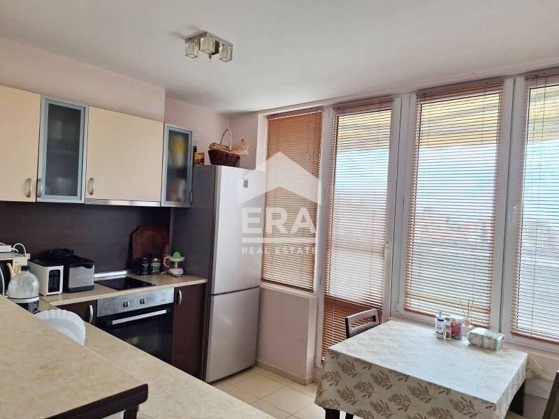 Продава се Тристаен апартамент в Поморие - 135 кв.м за 574 €/кв.м - Снимка #2